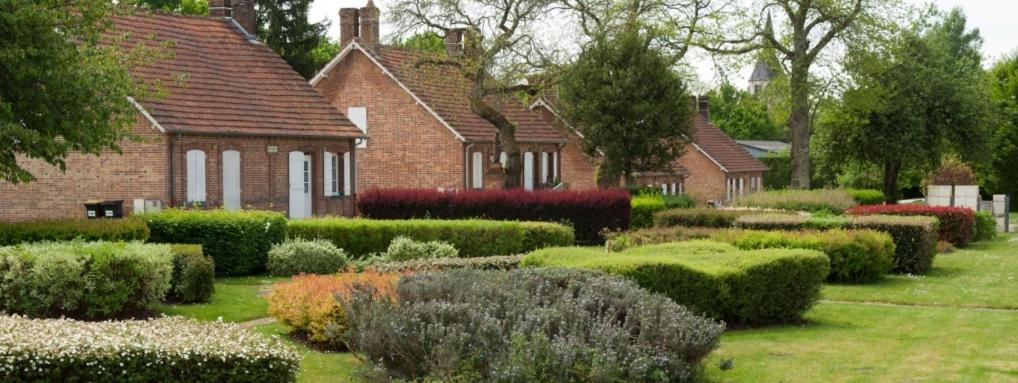 Le Cocoon D'Annabelle - Jolie Maison Avec Jeux Et Grand Jardin Pierrefitte-sur-Sauldre Exterior photo
